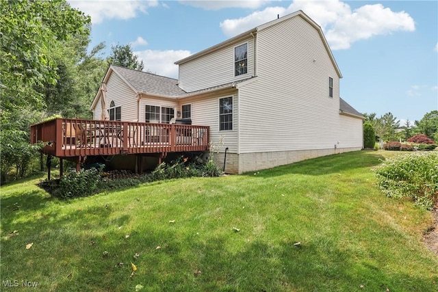 957 Devonwood Dr, Wadsworth, OH 44281 - back of property with a deck and a lawn