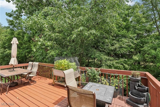 957 Devonwood Dr, Wadsworth, OH 44281 - wooden deck with outdoor dining space