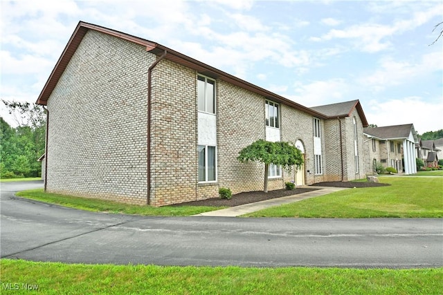 894 Pearson Cir Unit 3, Boardman, OH 44512 - view of property exterior featuring brick siding and a lawn