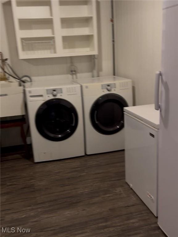 1995 Fox Chase, Youngstown, OH 44515 - laundry room featuring washer and dryer and dark wood-style floors