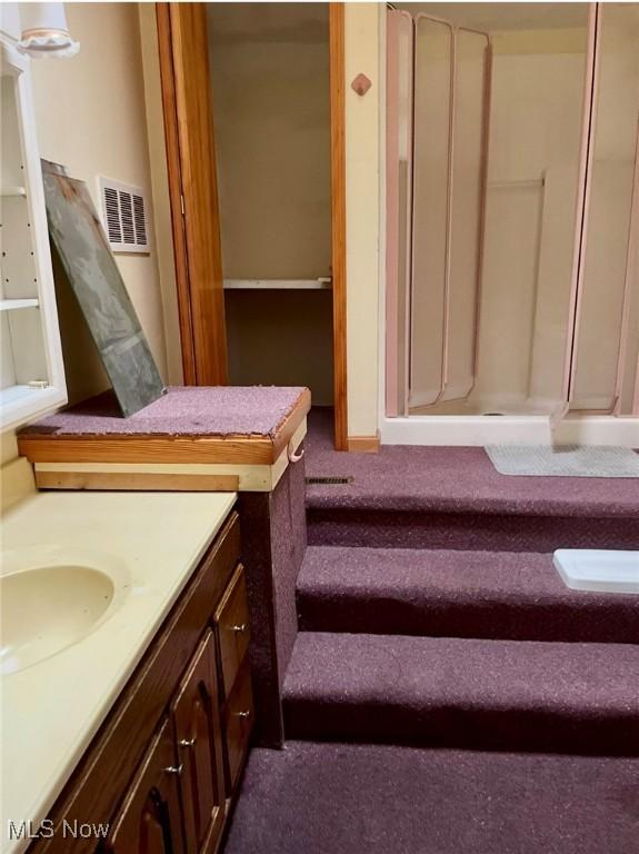 1709 E 29th St, Lorain, OH 44055 - bathroom with vanity