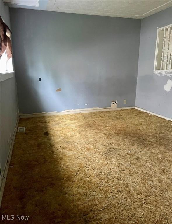 1709 E 29th St, Lorain, OH 44055 - empty room featuring carpet and baseboards