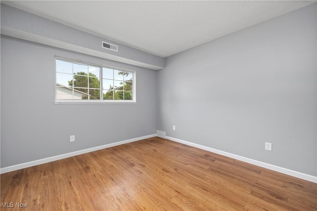 27087 Oakwood Cir Unit 102Y, Olmsted Twp, OH 44138 - spare room featuring baseboards and light wood finished floors
