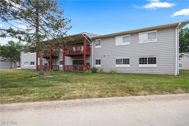 27087 Oakwood Cir Unit 102Y, Olmsted Twp, OH 44138 - rear view of property with a yard