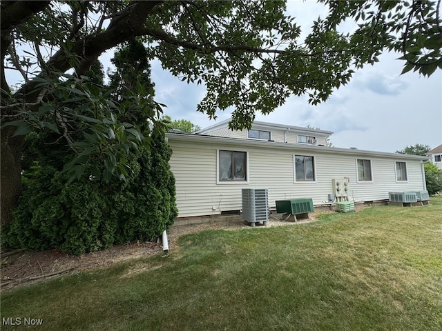 5436 Summerwood Ct Unit C, Willoughby, OH 44094 - back of property featuring a lawn