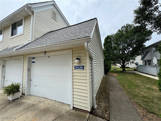 5436 Summerwood Ct Unit C, Willoughby, OH 44094 - garage with driveway