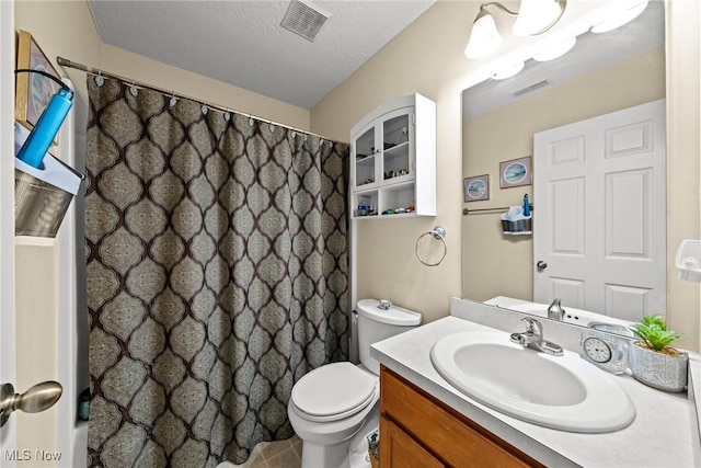 1446 Chesapeake Ave, Louisville, OH 44641 - full bath with vanity, curtained shower, tile patterned floors, and a textured ceiling