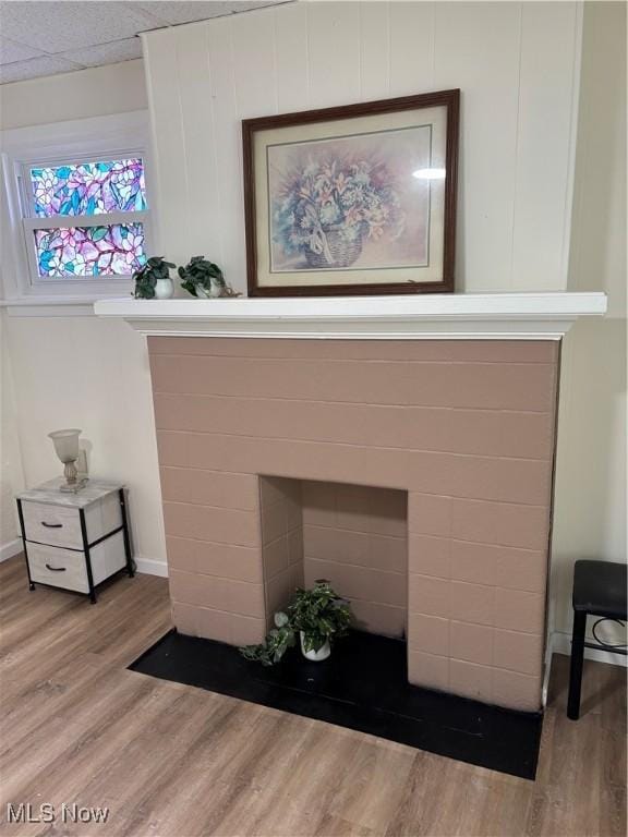 600 Marcus St, East Liverpool, OH 43920 - detailed view of wood finished floors and a fireplace