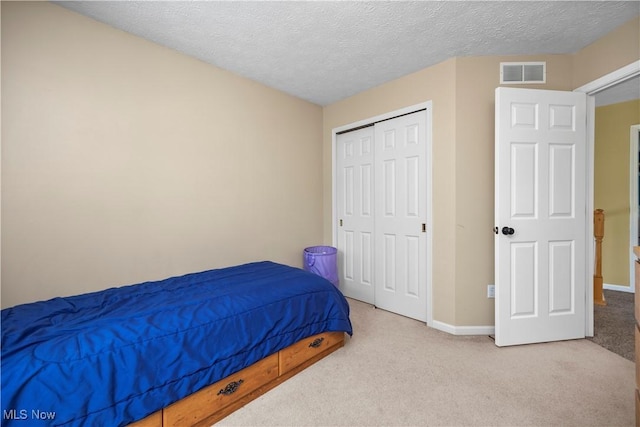 9034 Huxley Ln, Olmsted Twp, OH 44138 - bedroom with carpet floors, a closet, and a textured ceiling