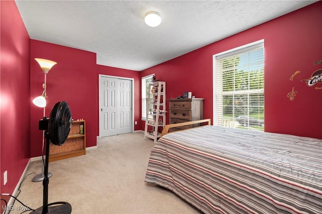 9034 Huxley Ln, Olmsted Twp, OH 44138 - bedroom with carpet flooring, a textured ceiling, and a closet
