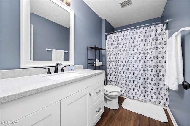 9034 Huxley Ln, Olmsted Twp, OH 44138 - full bath with vanity, wood finished floors, a textured ceiling, and a shower with curtain