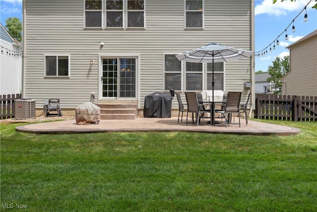 9034 Huxley Ln, Olmsted Twp, OH 44138 - back of property with a patio
