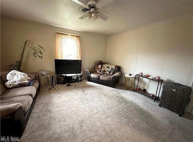 574 Spring St, Struthers, OH 44471 - living area with ceiling fan and carpet flooring