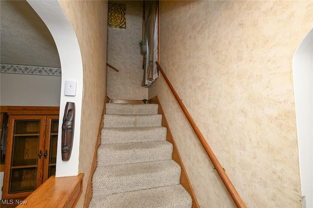 1266 Pitkin Ave, Akron, OH 44310 - stairs with arched walkways and wallpapered walls