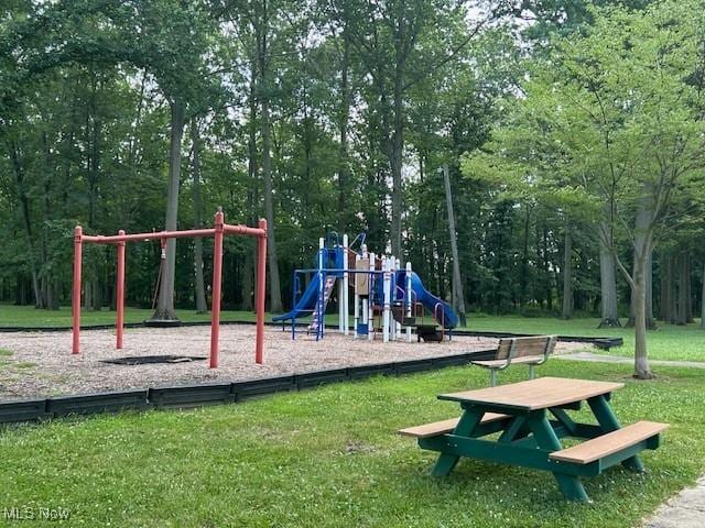 330 Inwood Blvd, Avon Lake, OH 44012 - community play area featuring a lawn
