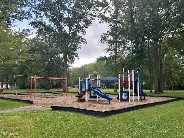 330 Inwood Blvd, Avon Lake, OH 44012 - community playground featuring a yard