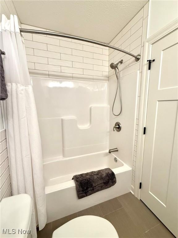 2710 E Hutton Rd, Wooster, OH 44691 - full bath featuring toilet and shower / bath combo with shower curtain