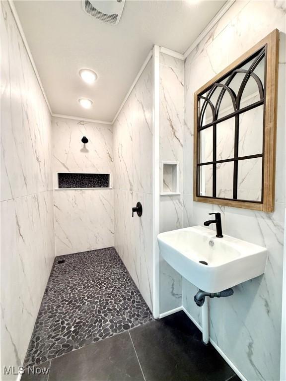 2710 E Hutton Rd, Wooster, OH 44691 - bathroom with tiled shower