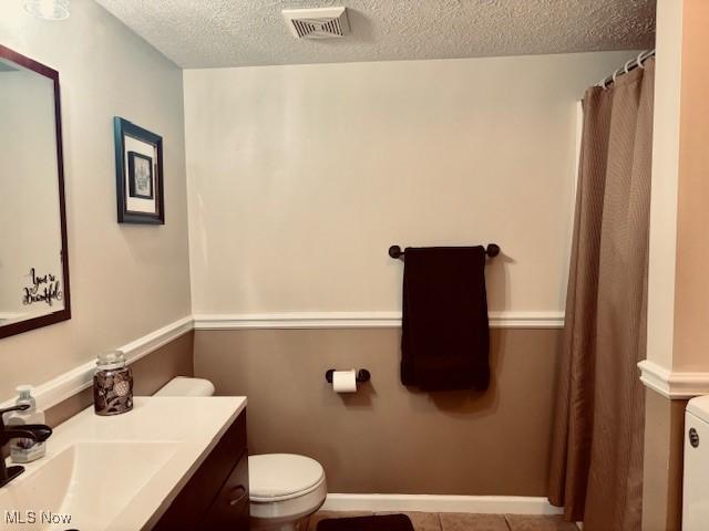 15539 Nantucket Cv # 3, Middlefield, OH 44062 - full bath featuring a textured ceiling, vanity, and tile patterned floors