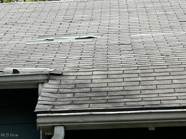499 E 124th St, Cleveland, OH 44108 - exterior view of a shingled roof
