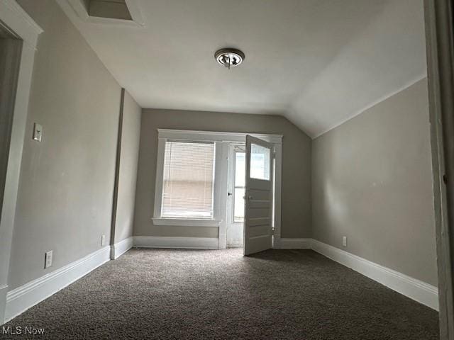 499 E 124th St, Cleveland, OH 44108 - carpeted foyer entrance with lofted ceiling and baseboards