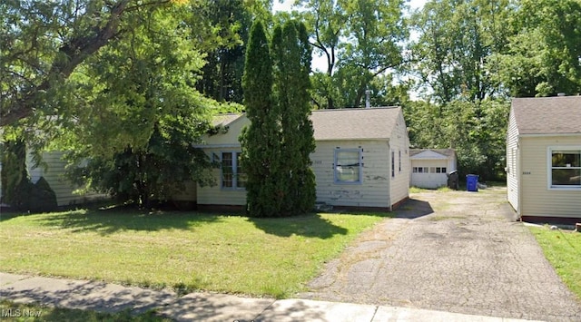 2028 N Green Rd, Cleveland, OH 44121 - photo 1