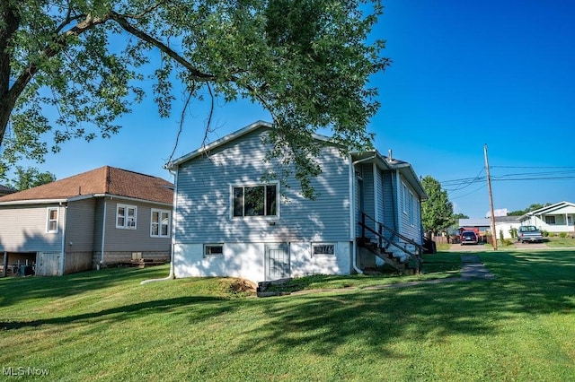 4412 14th Ave, Parkersburg, WV 26101 - back of house featuring a yard