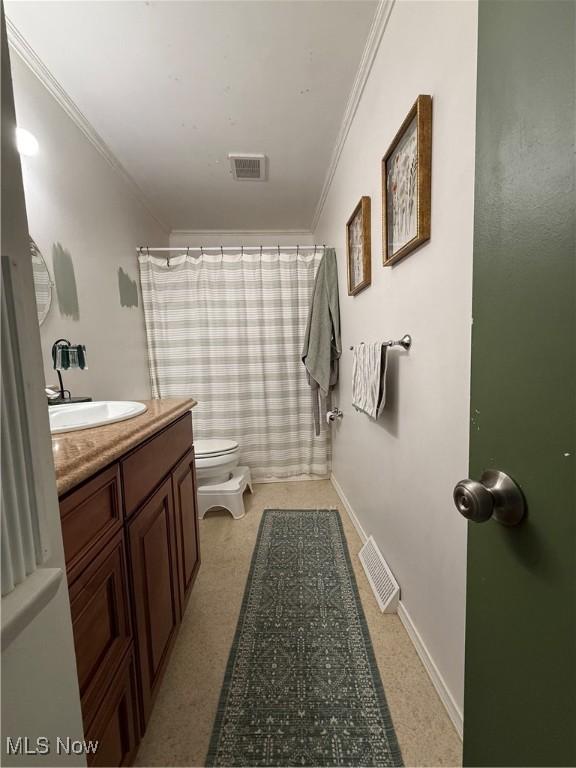 130 Kleber Ave, Austintown, OH 44515 - bathroom featuring vanity, crown molding, and curtained shower