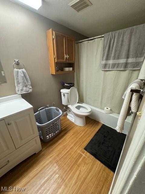 4385 Inner Circle Dr Unit B18, Brunswick, OH 44212 - full bathroom with wood finished floors, vanity, and shower / bath combo with shower curtain