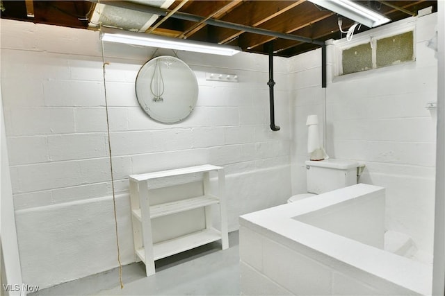 131 Euclid Blvd, Youngstown, OH 44505 - bathroom featuring finished concrete flooring