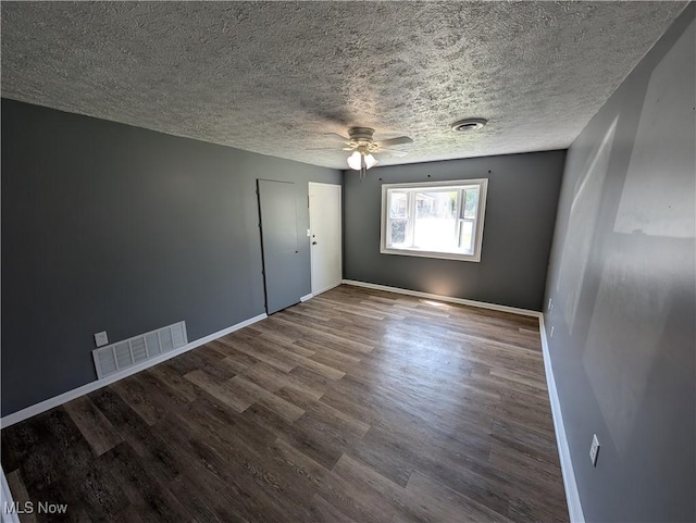1240 W 21st St, Lorain, OH 44052 - unfurnished room featuring wood finished floors, a ceiling fan, and a textured ceiling