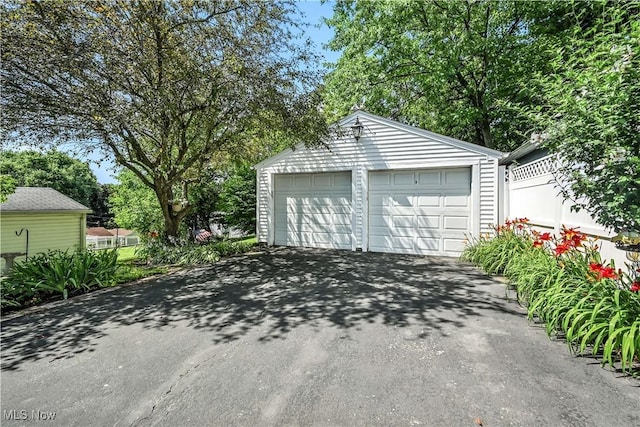 474 W 4th St, Salem, OH 44460 - view of detached garage