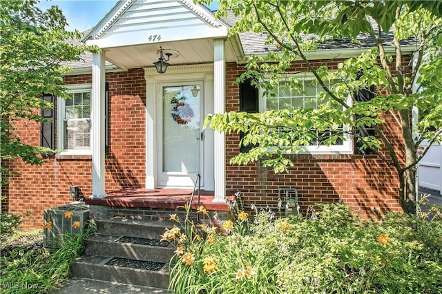 474 W 4th St, Salem, OH 44460 - entrance to property featuring brick siding