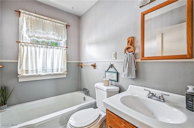 474 W 4th St, Salem, OH 44460 - full bath featuring a tub to relax in and vanity
