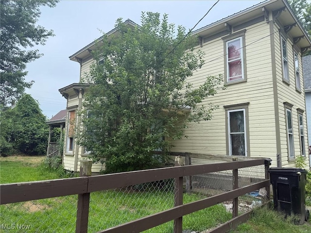 247 Whitney St, Conneaut, OH 44030 - view of side of home