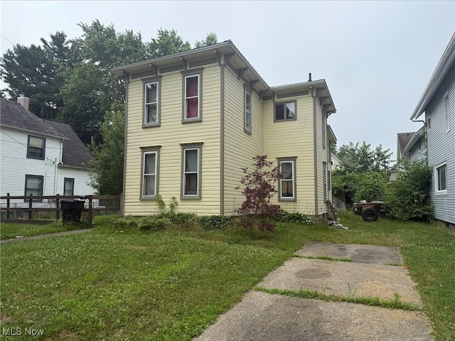 247 Whitney St, Conneaut, OH 44030 - italianate-style house featuring a front yard