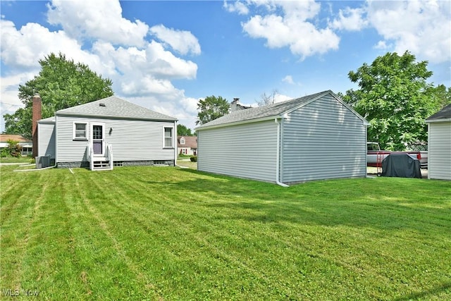 364 Meadowbrook Ave SE, Warren, OH 44483 - rear view of house featuring entry steps and a yard