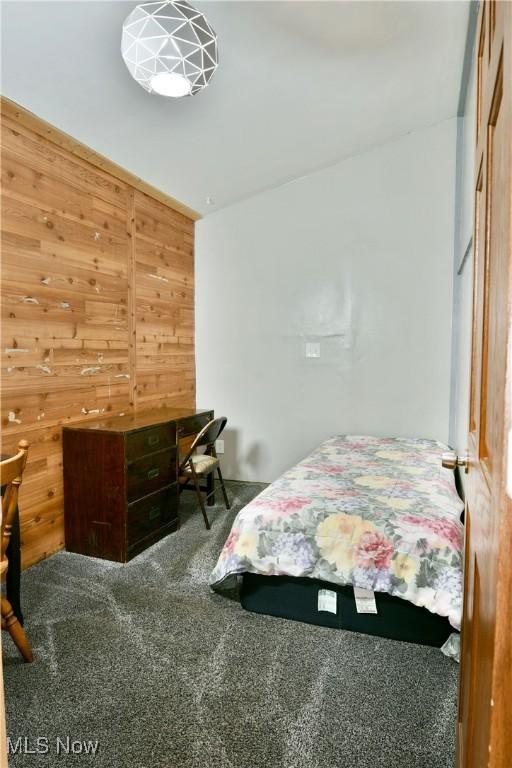33 Mcdonald Ave, Niles, OH 44446 - carpeted bedroom with wood walls