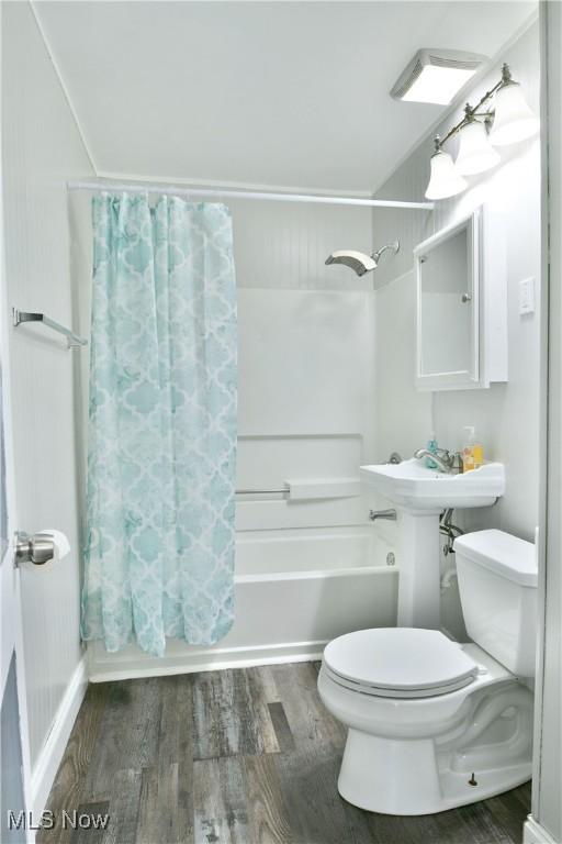 33 Mcdonald Ave, Niles, OH 44446 - full bath with shower / tub combo and wood finished floors