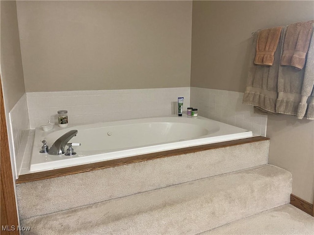 2785 Chalford Cir NW, North Canton, OH 44720 - full bath with a garden tub
