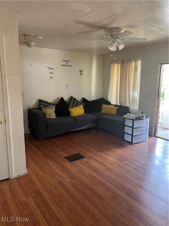 3413 E 72nd St, Cleveland, OH 44127 - photo 2