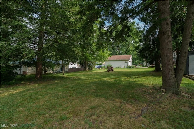 188 Stratford Ave, Wadsworth, OH 44281 - view of green lawn