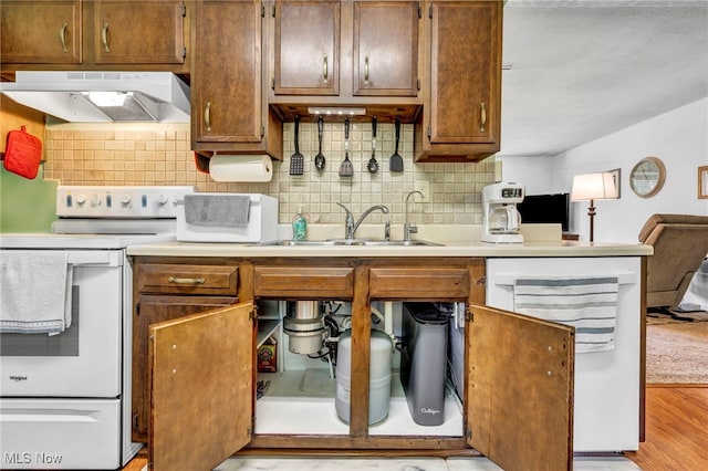 2061 Garden Ln, Hudson, OH 44236 - kitchen with under cabinet range hood, white appliances, decorative backsplash, light countertops, and light wood finished floors
