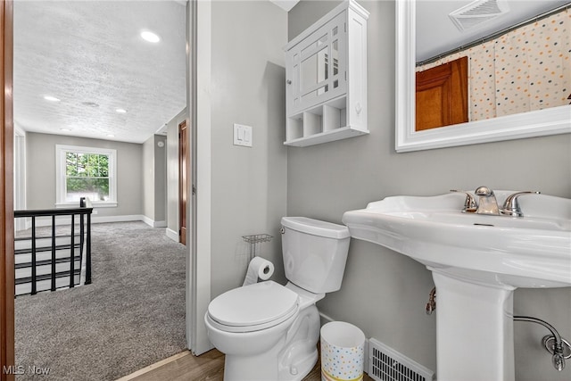 3905 Greenwich Rd, Norton, OH 44203 - bathroom featuring recessed lighting and a textured ceiling