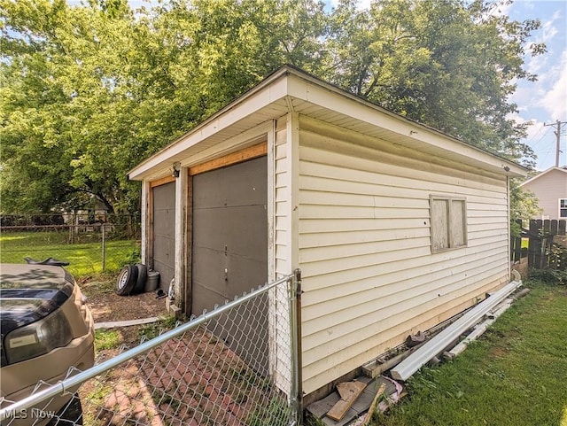 612 W Osborne St, Sandusky, OH 44870 - view of detached garage