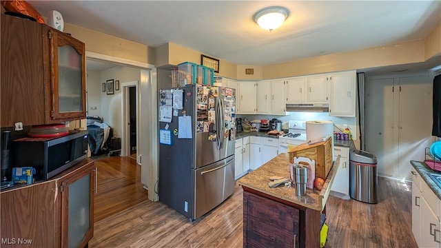 612 W Osborne St, Sandusky, OH 44870 - kitchen featuring appliances with stainless steel finishes, under cabinet range hood, wood finished floors, a kitchen island, and white cabinets