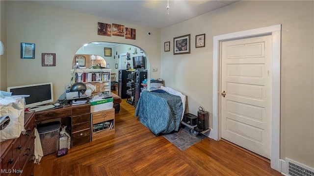 612 W Osborne St, Sandusky, OH 44870 - office area with arched walkways and parquet flooring