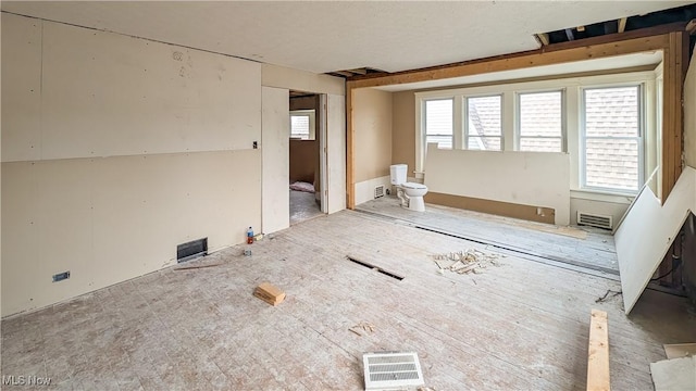 612 W Osborne St, Sandusky, OH 44870 - view of empty room