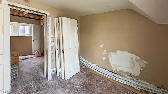 612 W Osborne St, Sandusky, OH 44870 - bonus room with vaulted ceiling