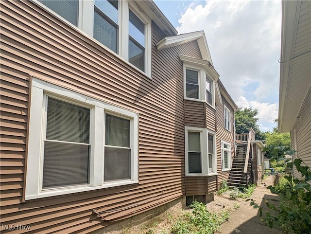 612 W Osborne St, Sandusky, OH 44870 - view of side of property featuring stairs